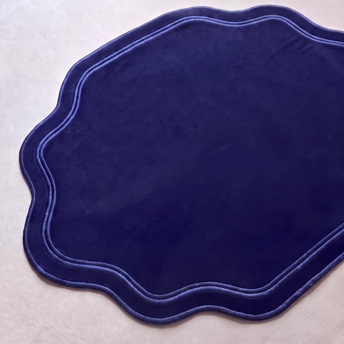 Breling 6 Pcs White Cotton Scalloped Placemats Embroidered Table Mats