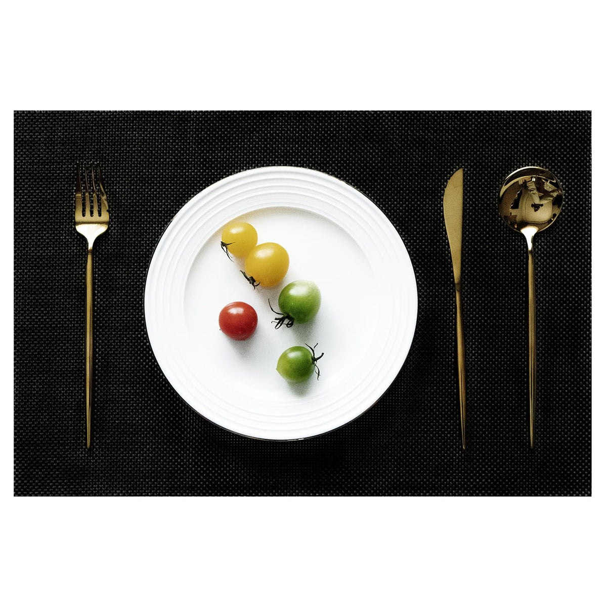 Placemats Set of 6 Vinyl/Plastic Woven Place Mats for Kitchen Table Indoor/Outdoor Washable Placemat Wipeable Dining Table Mats (Aurora Gold,6)