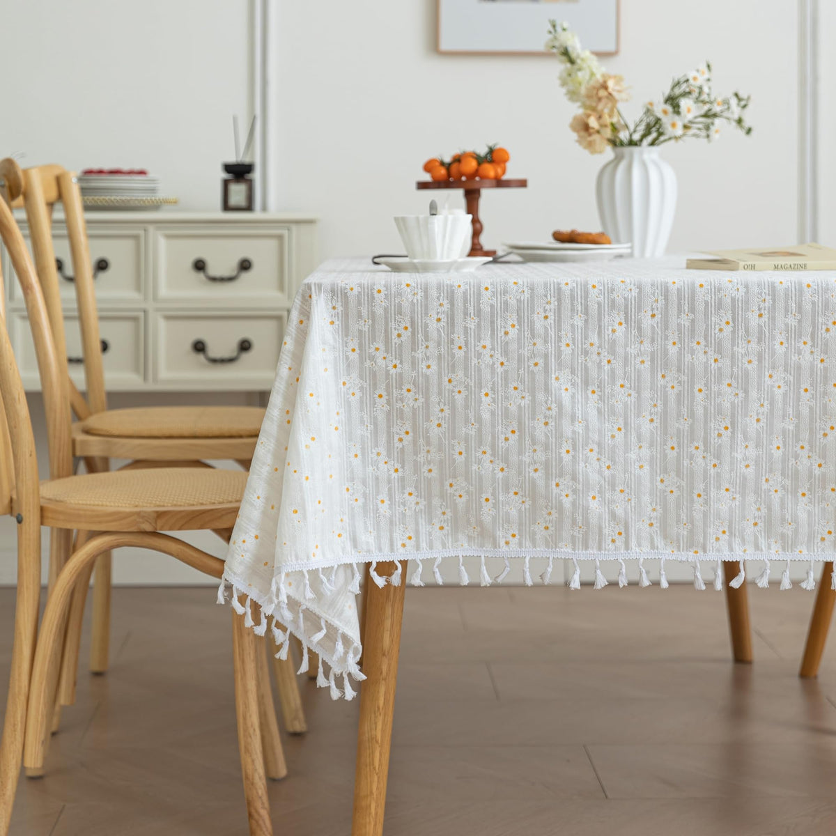 Rectangle Tablecloths Rectangular Cotton Fabric Waterproof Table Cloth Rectangle Table for 6 Foot Farmhouse Outdoor Oil Proof Printed Daisy Floral Tablecloths 55x70inch,4-6 Seats,Beige