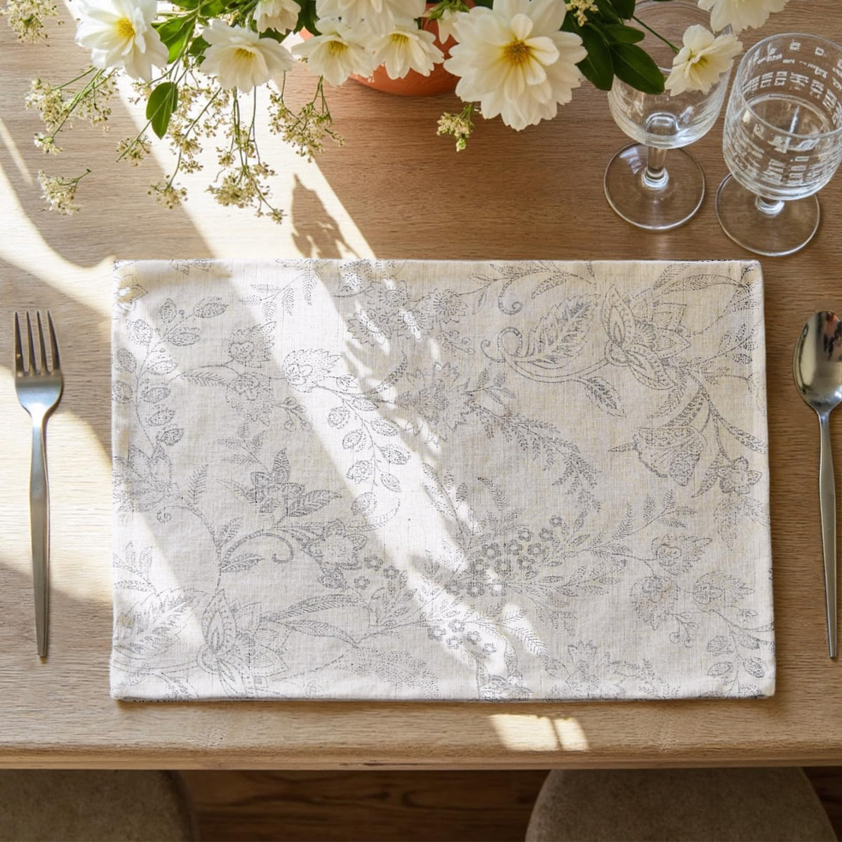 jinchan Linen Floral Placemats Set of 4 Farmhouse 13x19 Inch Green